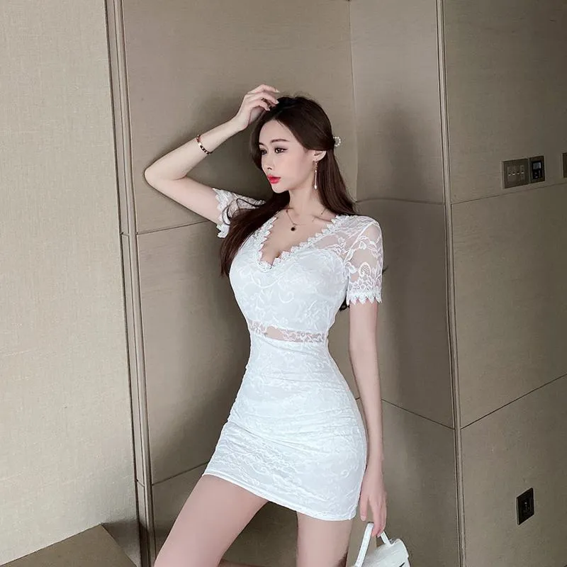 Lace Low-Cut V-Neck Hip-Hugging Slim-Fit Dress