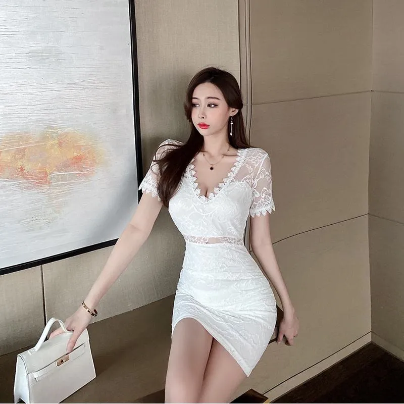 Lace Low-Cut V-Neck Hip-Hugging Slim-Fit Dress