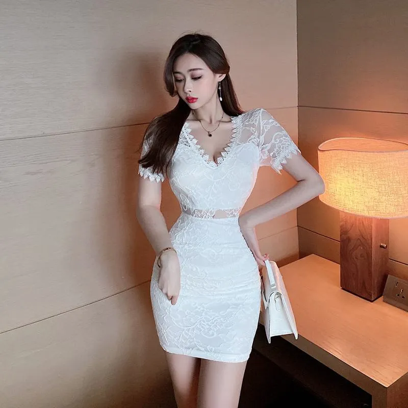 Lace Low-Cut V-Neck Hip-Hugging Slim-Fit Dress