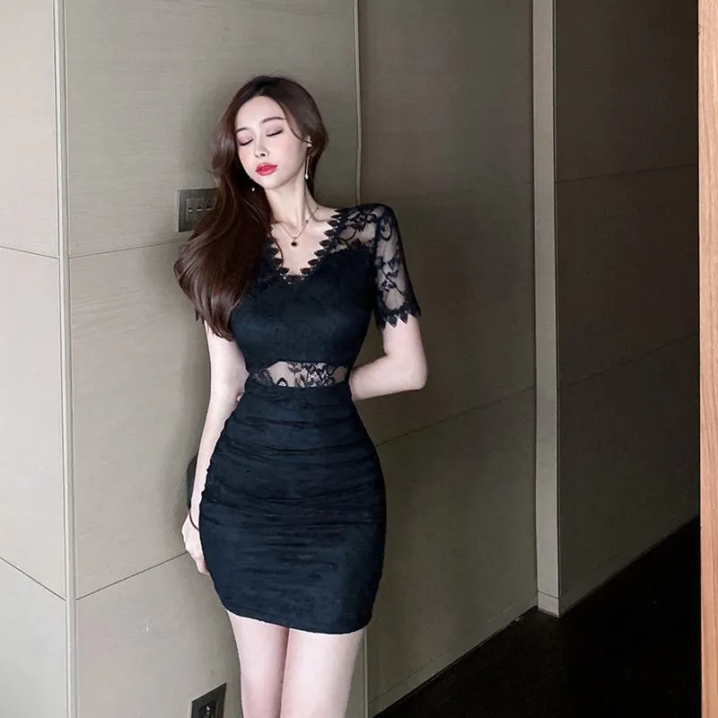 Lace Low-Cut V-Neck Hip-Hugging Slim-Fit Dress