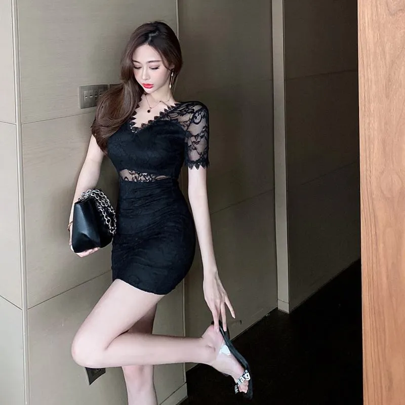 Lace Low-Cut V-Neck Hip-Hugging Slim-Fit Dress