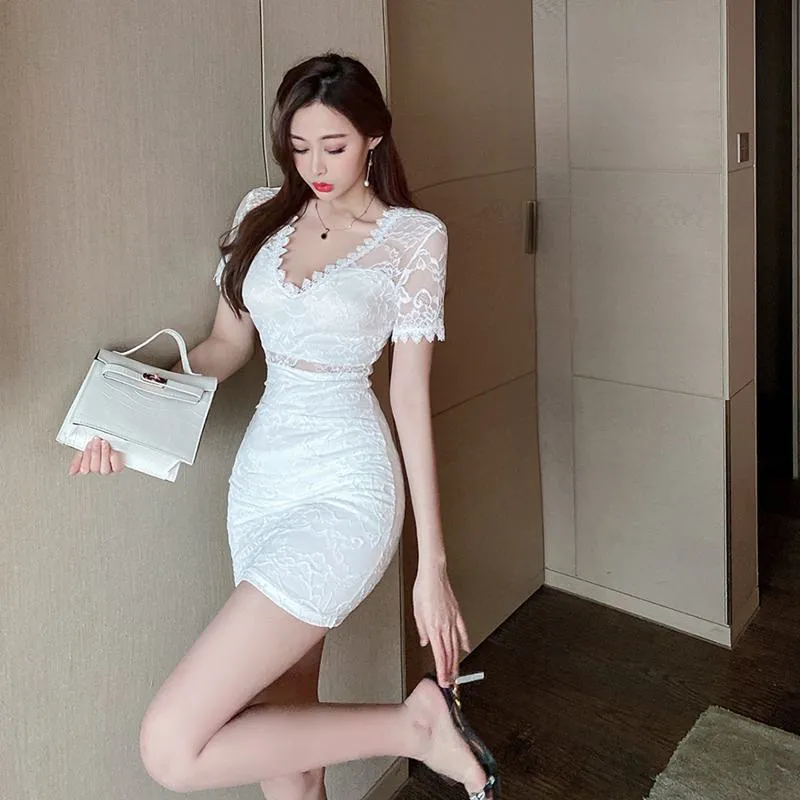 Lace Low-Cut V-Neck Hip-Hugging Slim-Fit Dress