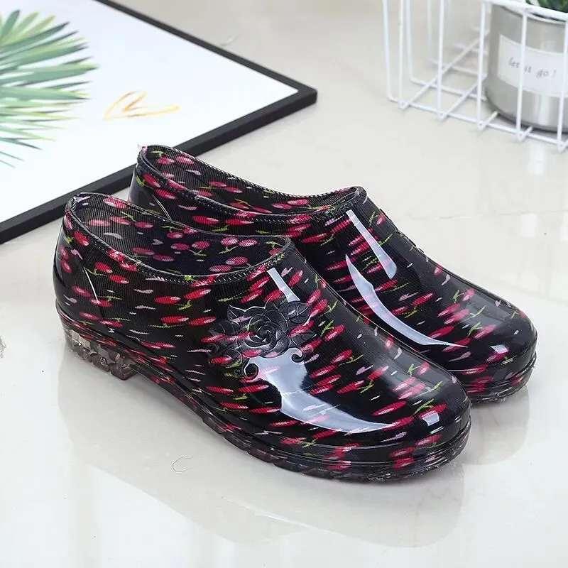 Women Summer Rain Shoes Low-top Water Boots Short Tube Kitchen Non-slip Water Shoes - WRB50128